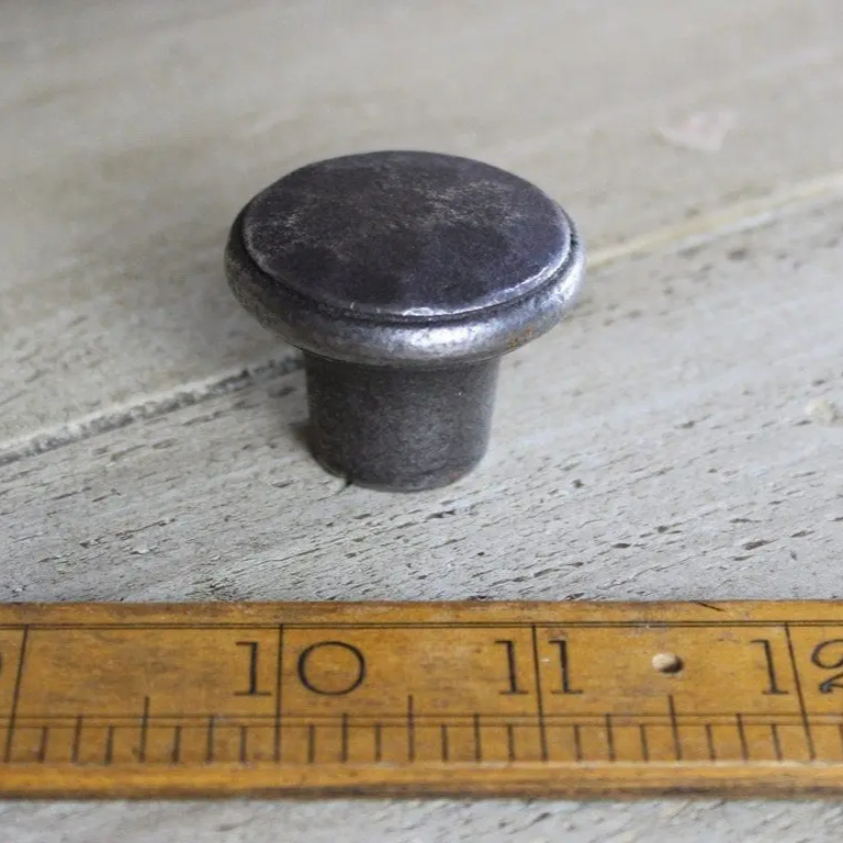 Knob – Hammered Top Cast Waxed Antique Iron 38mm Diameter