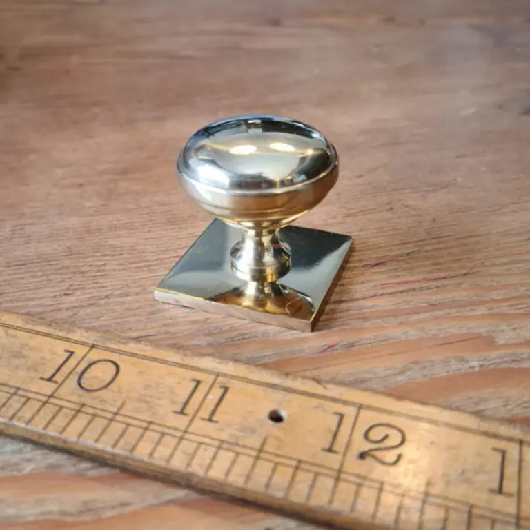 Classic Knob and Square Back Plate Polished Brass 35mm Diameter